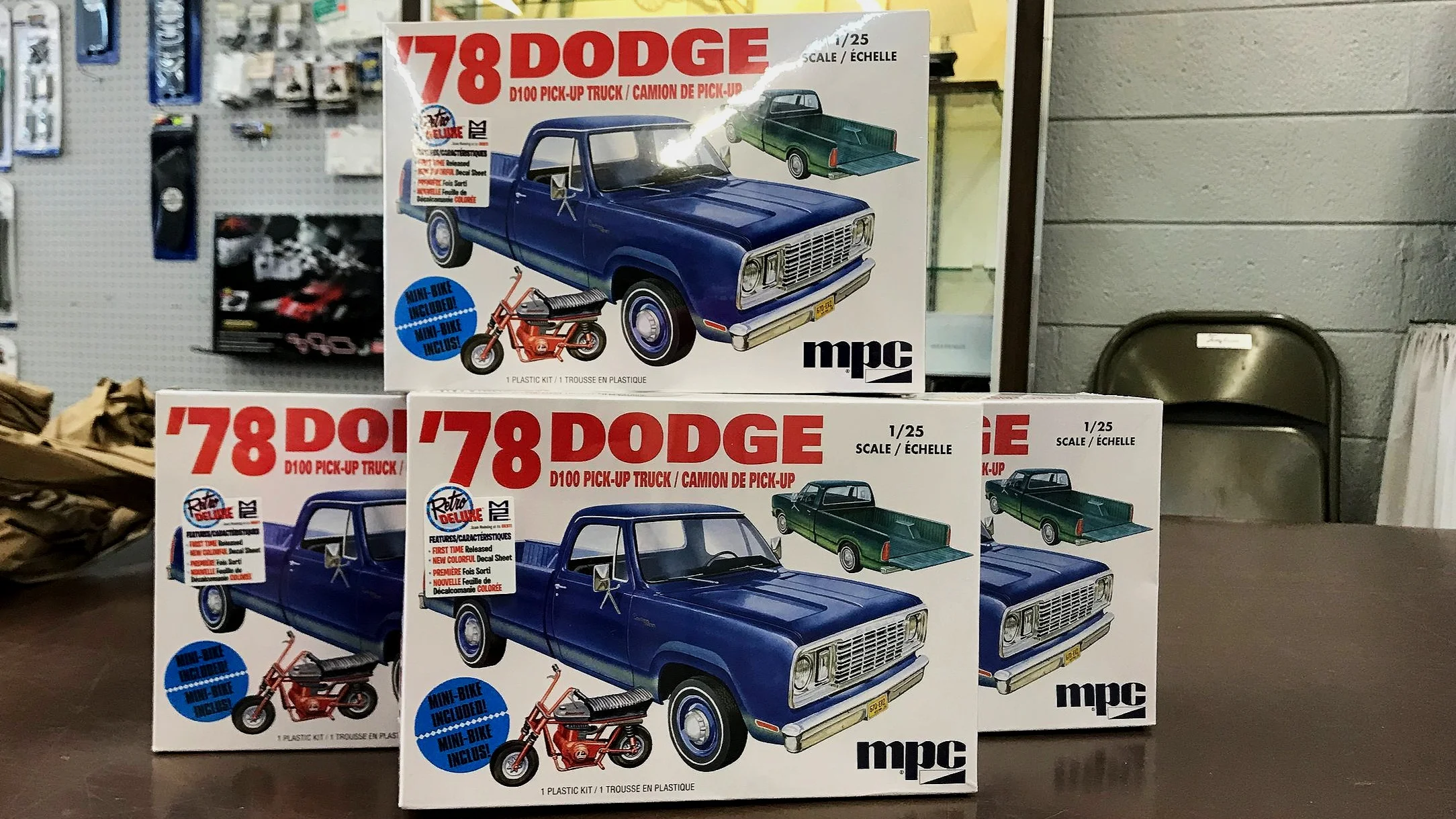 MPC Model Kit MPC 1978 Dodge D100 Pickup Truck 1:25 Scale Model